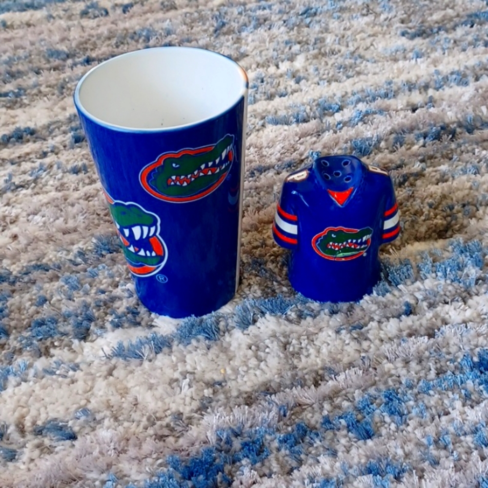 Florida Gator Cup and Pepper shaker